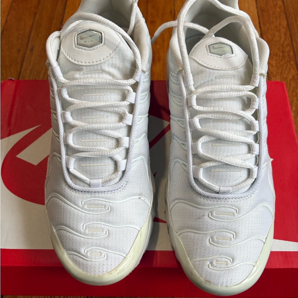 All white Nike Air Max Plus (GS)